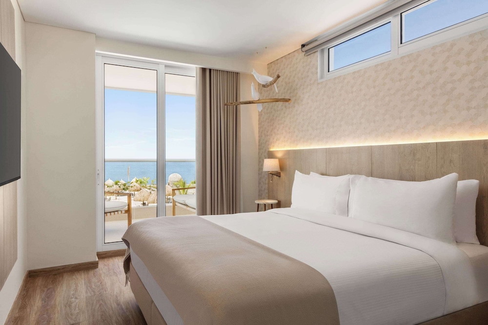 APARTMENT, MULTIPLE BEDS, OCEAN VIEW, SOFA