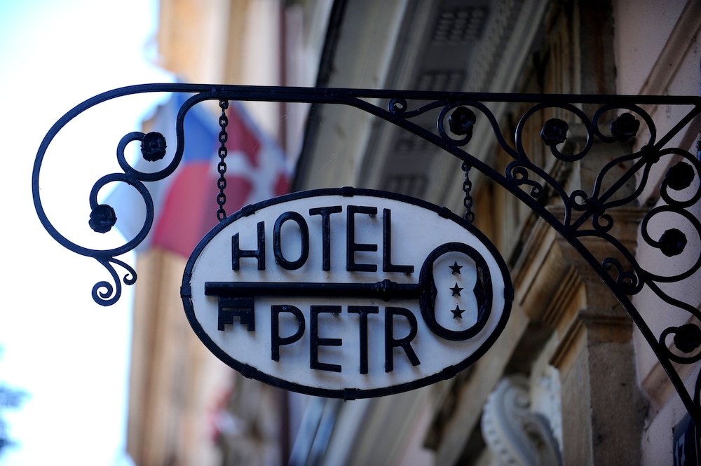Petr Hotel 33/54
