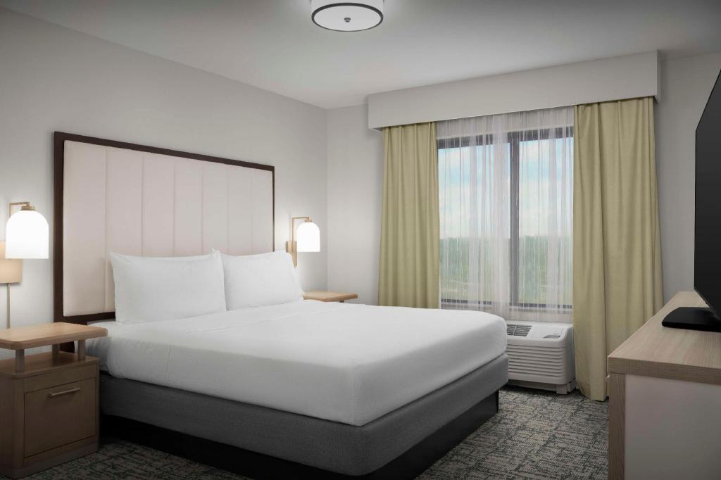 2 BEDROOMS, 2 KING BEDS, 2 BATHROOMS, BALCONY