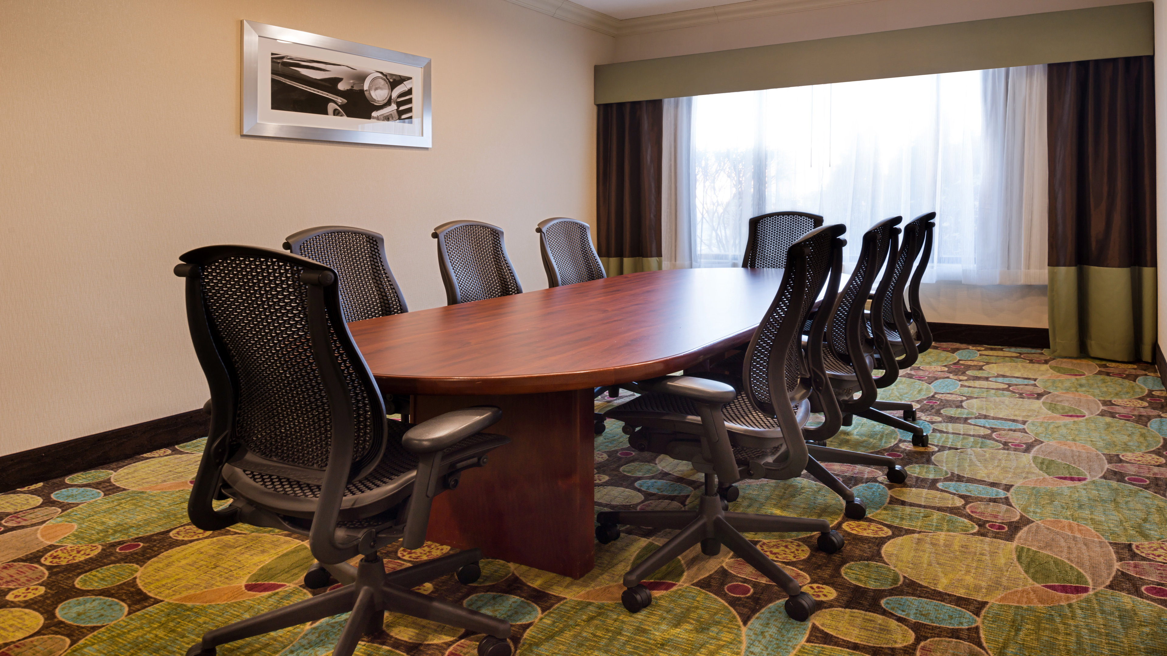 Holiday Inn Hotel Suites Warren 47/53