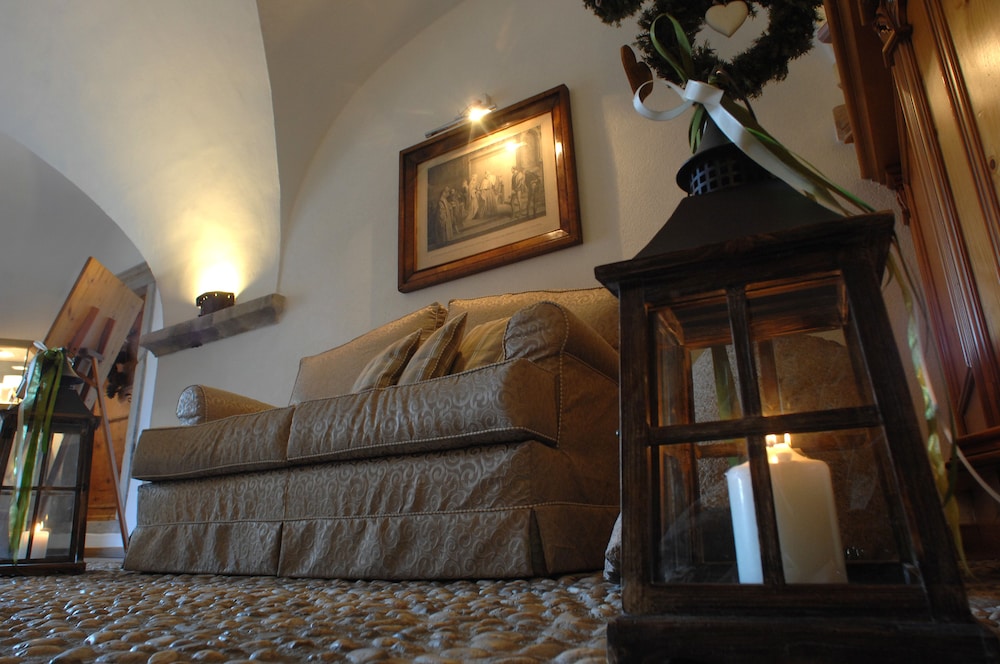 ROMANTIC HOTEL EXCELSIOR 38/45