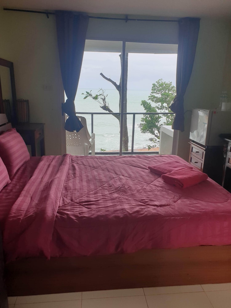 Cliff Cottage Resort 37/75
