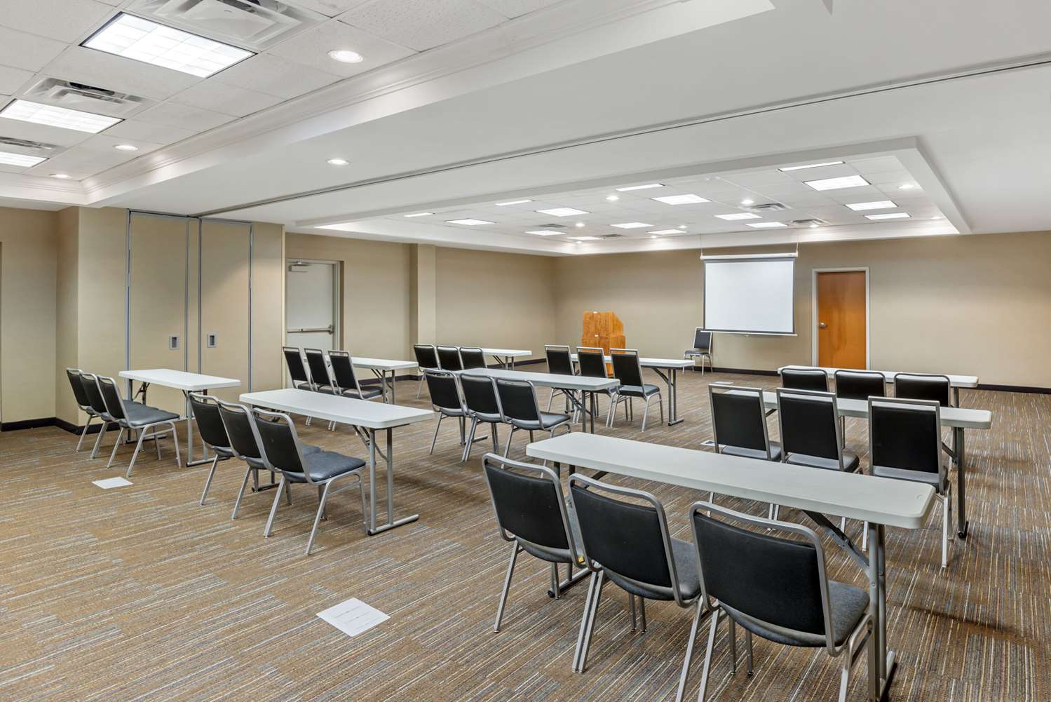 Comfort Suites At Virginia Center Commons 31/39