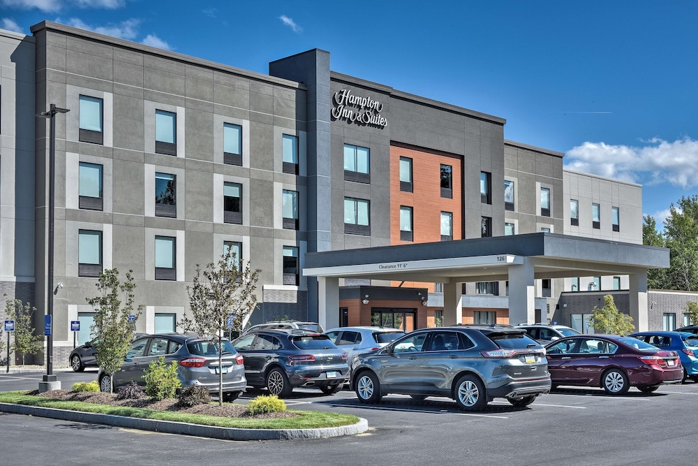 Hampton Inn and Suites Keene 2/47