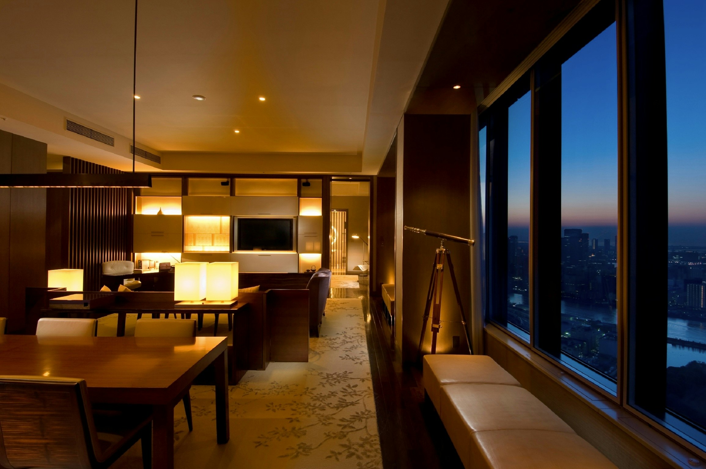 Conrad Tokyo 33/50