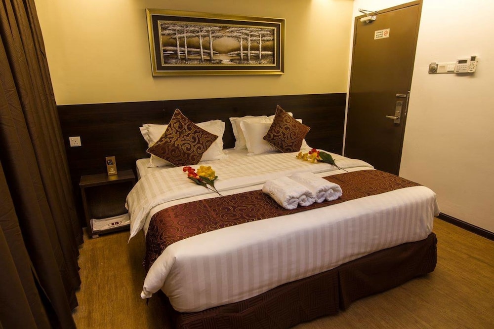 J SUITES HOTEL 27/47