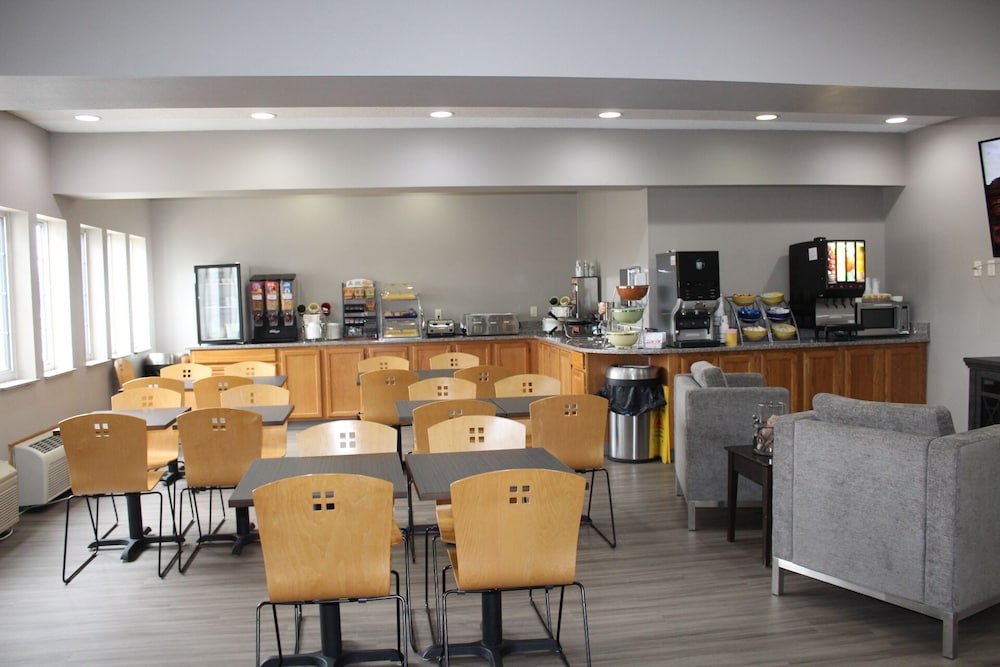 Reston Inn & Suites 34/50