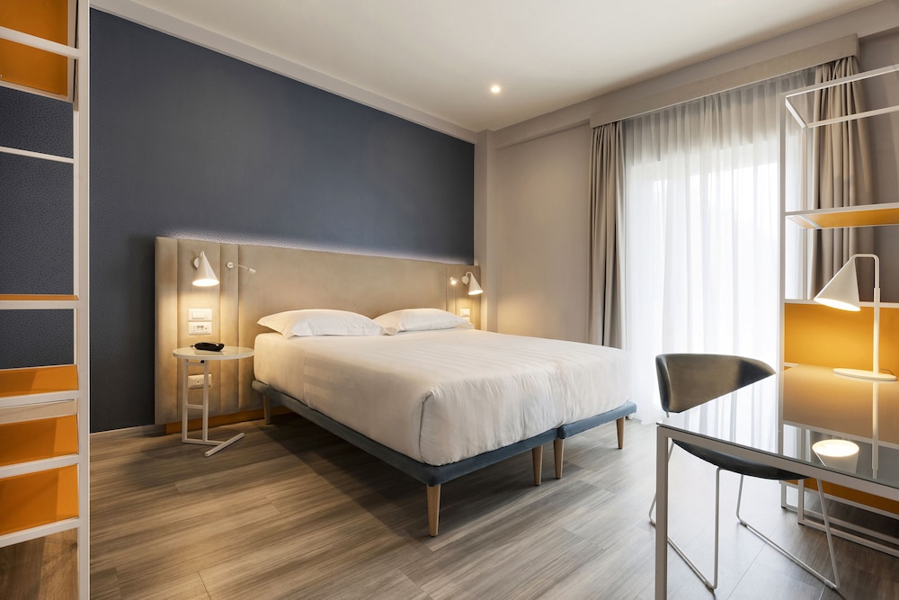 Adesso Hotel 20/50