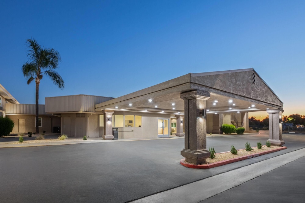 Ramada by Wyndham Merced 46/57