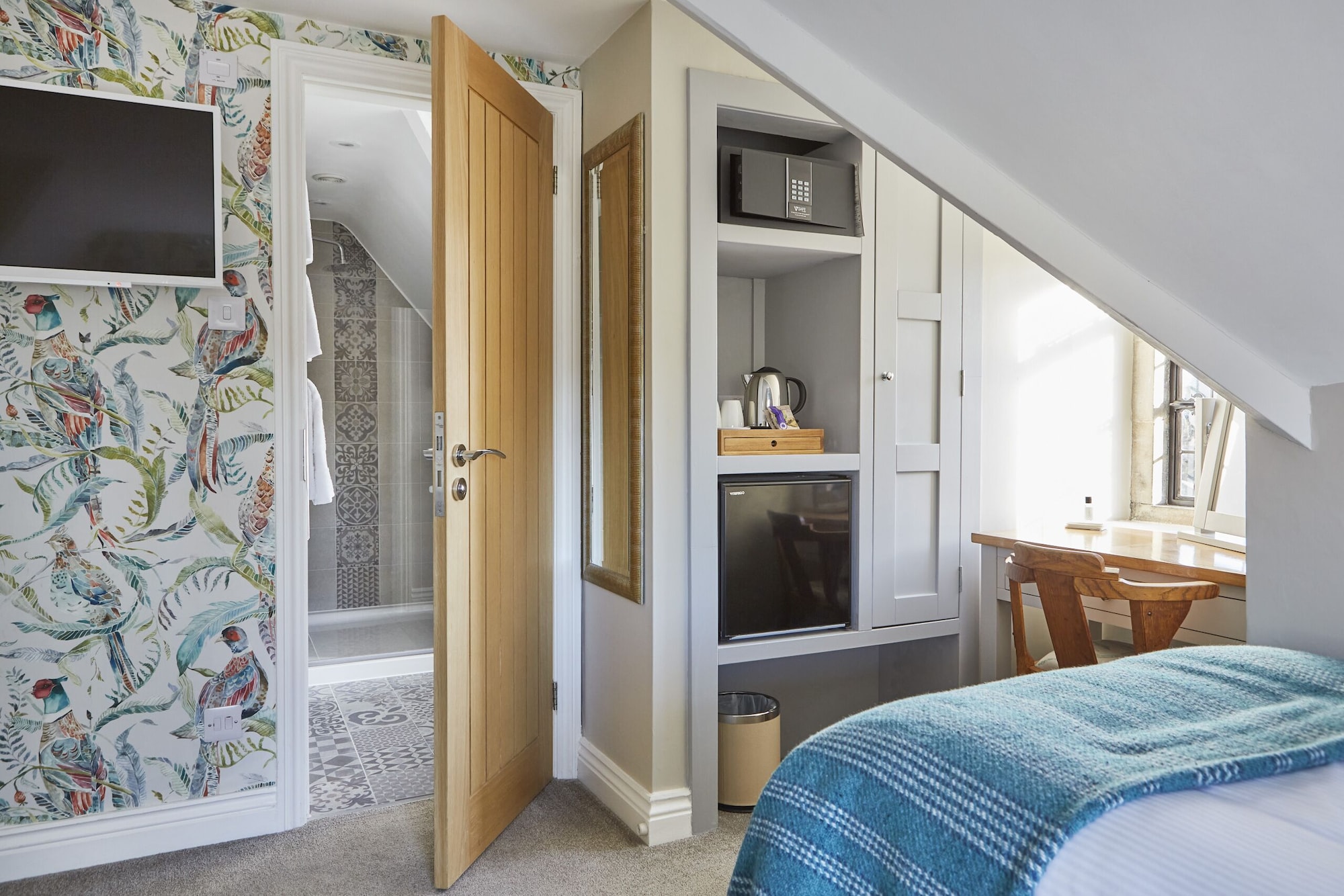 ROOM, DOUBLE OR TWIN BED, RIVER VIEW