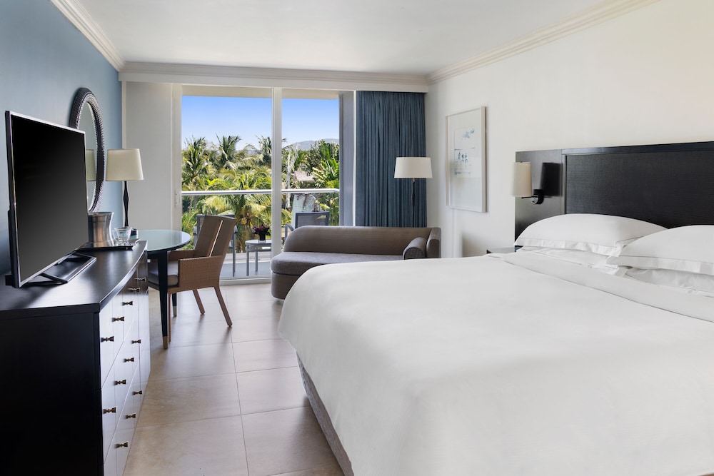 Room, 2 Queen Beds, Resort View