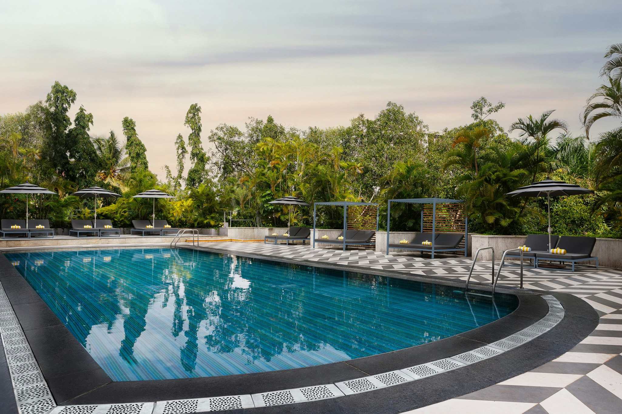 Vivanta Bengaluru Residency Road 76/77