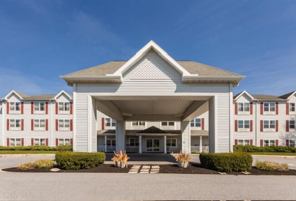 Lancaster Inn and Suites 6/64