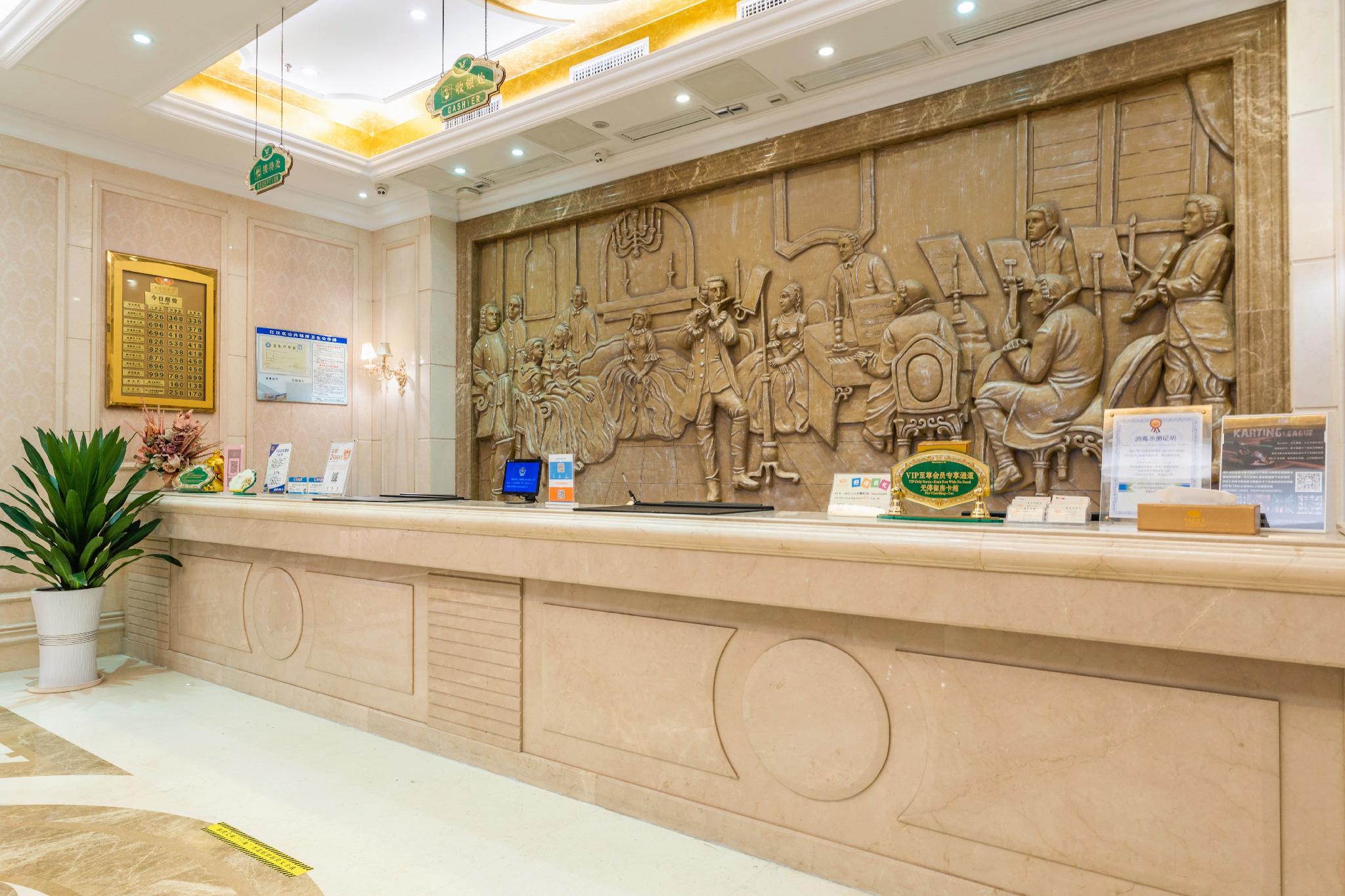 Vienna Hotel (Wuhan Lingjiaohu Wanda Metro Station) 16/54