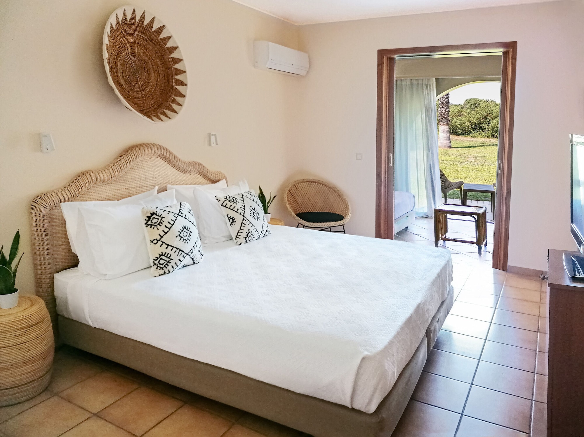Family, Cabana, Double and Twin Beds, Four View