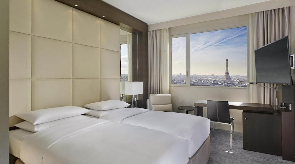 ROOM, TWIN BEDS, EIFFEL VIEW