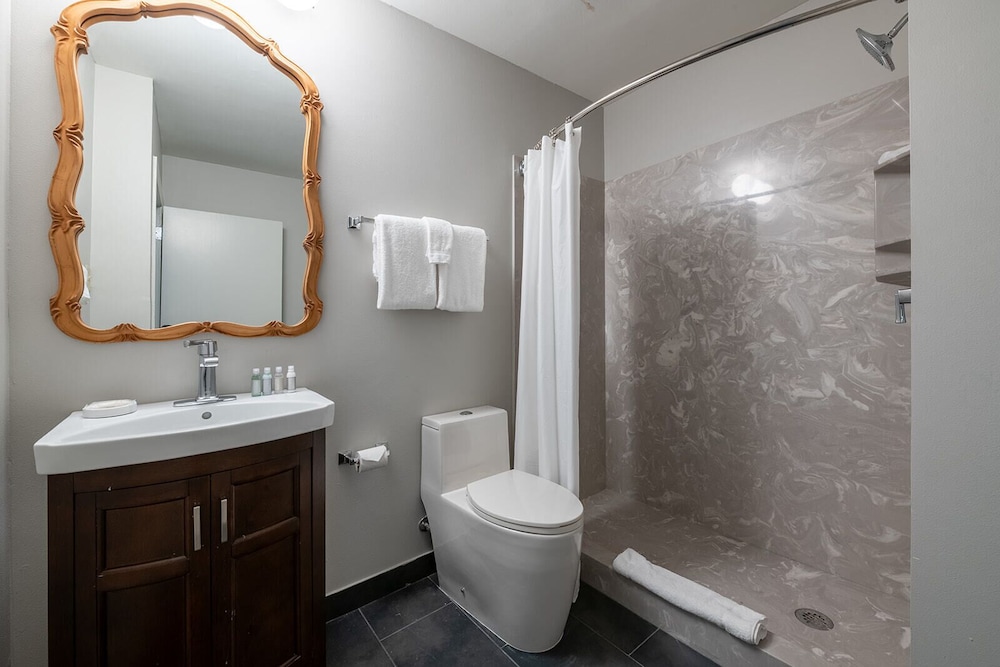 French Quarter Suites Hotel 52/55