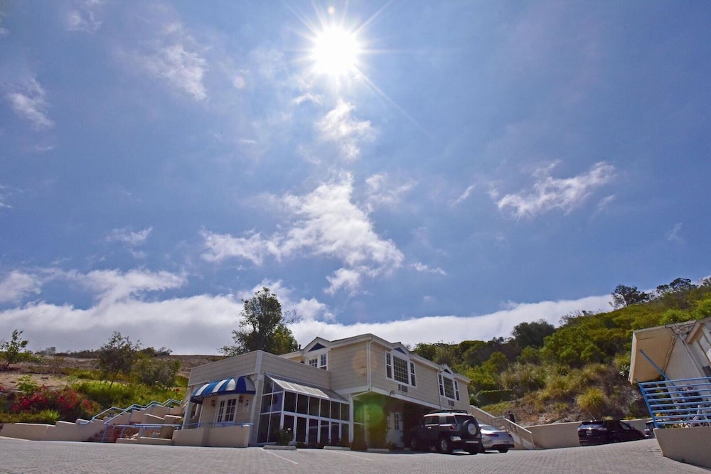 Malibu Country Inn 1/50