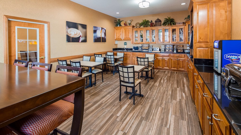 Best Western Plus Bradbury Inn & Suites 31/39
