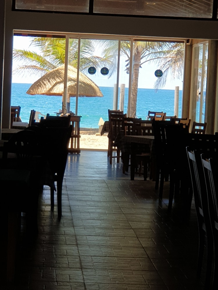 Oasey Beach Hotel 57/69
