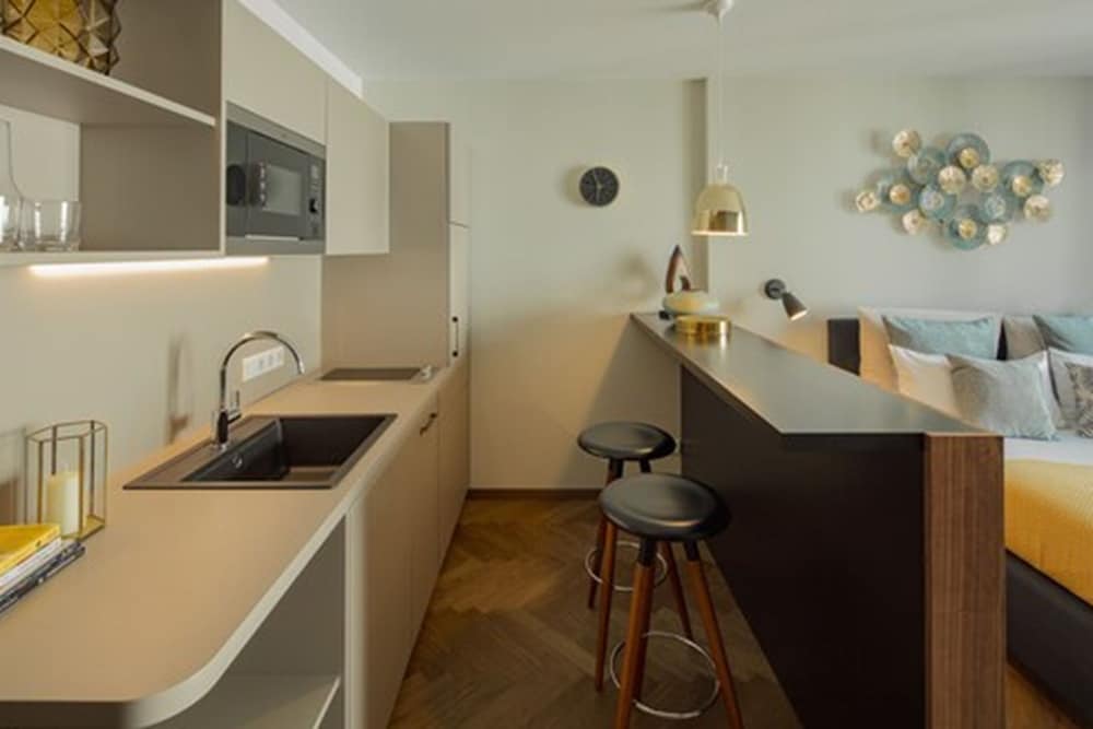 Dd Suites Serviced Apartments 31/35