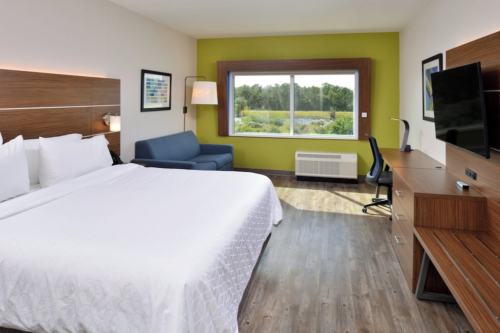 Suite, King Bed, Bathtub, Accessible