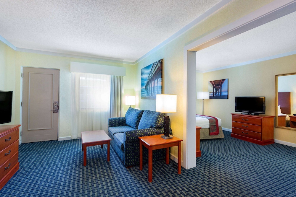 Ramada By Wyndham Virginia Beach 20/37