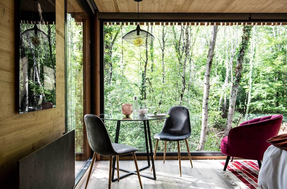 LOIRE VALLEY LODGES - HOTEL 36/50