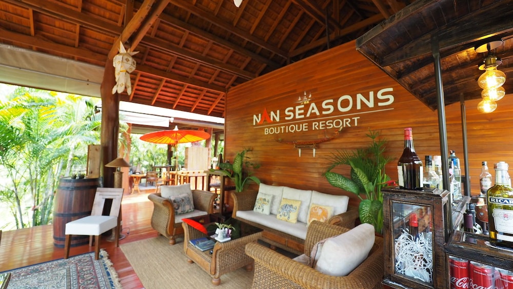 Nan Seasons Boutique Resort 68/81