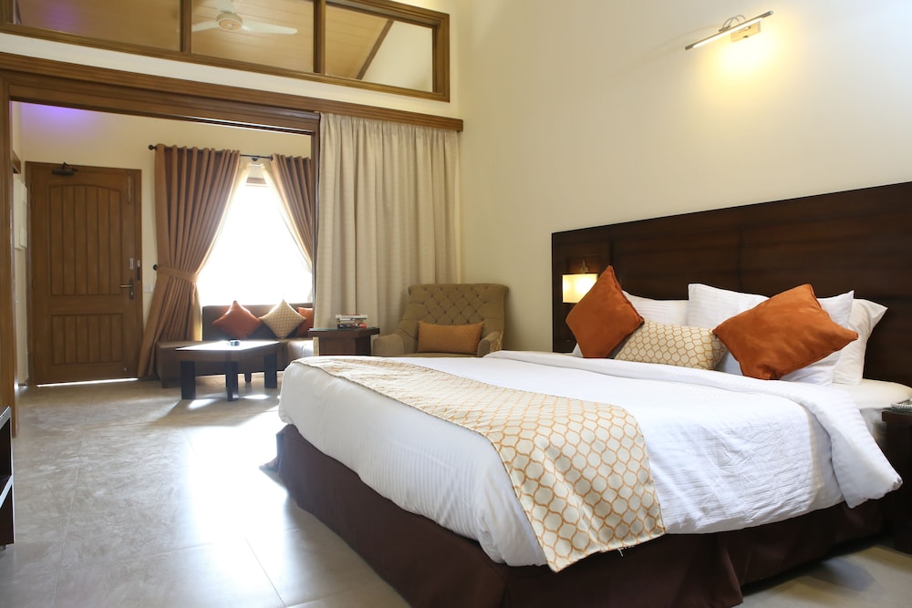 Superior, Suite, King Bed, Garden View, Garden Area