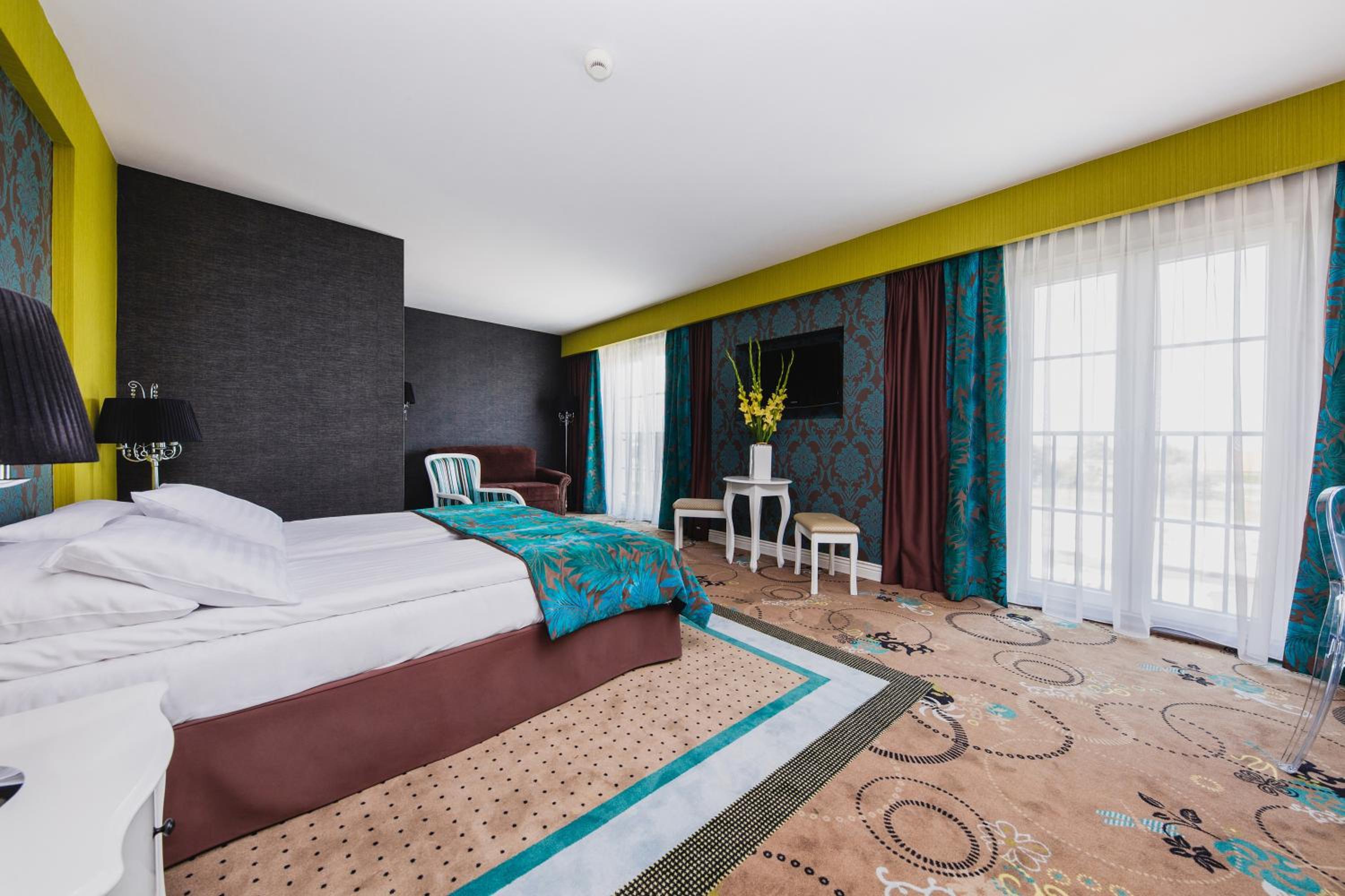 Suite, Apartment