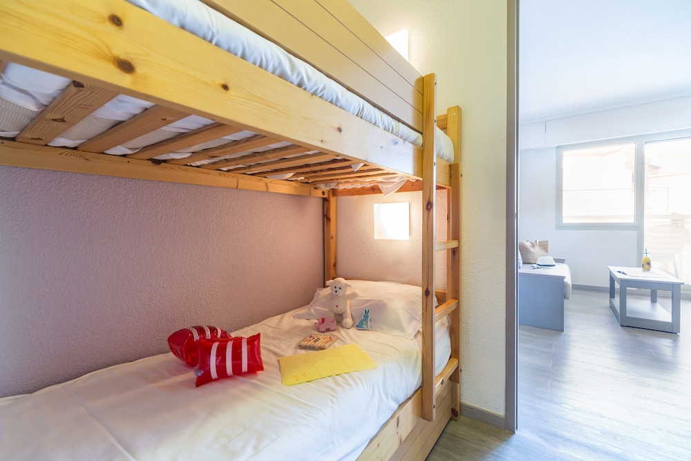 Studio, Alcove, Balcony or Terrace