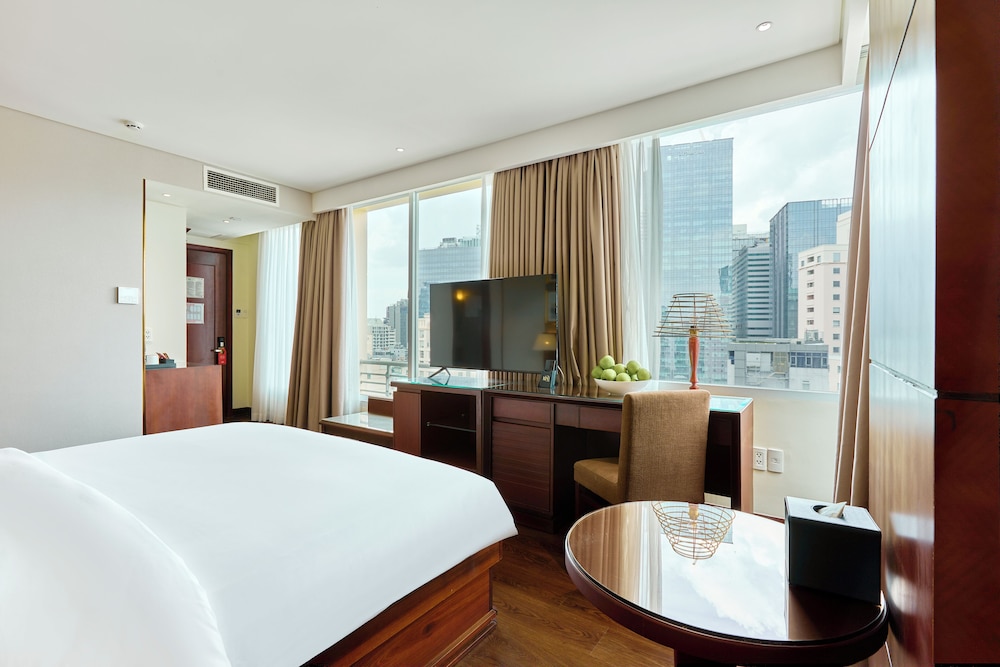 غرفة غراند بسرير كوين بإطلالة على المدينة، Kin Hotel Thi Sach Edition 6/10