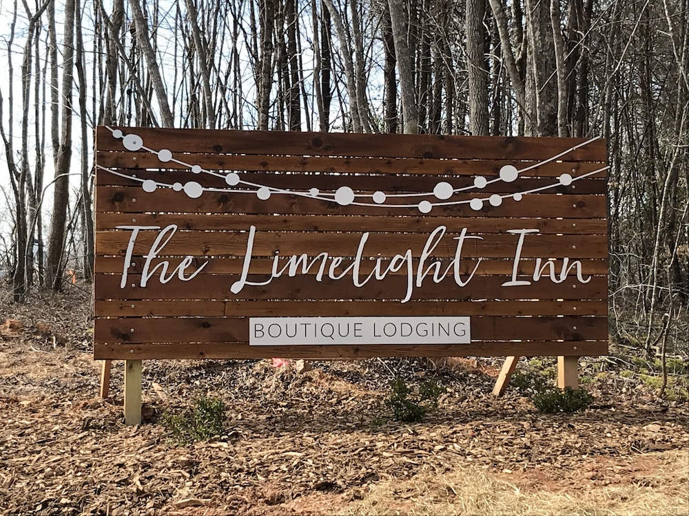 The Limelight Inn 44/49