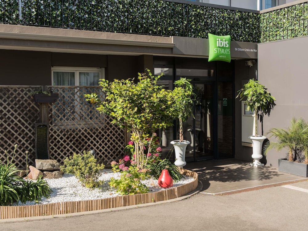 IBIS STYLES SAINT GILLES CROIX DE VIE 6/77