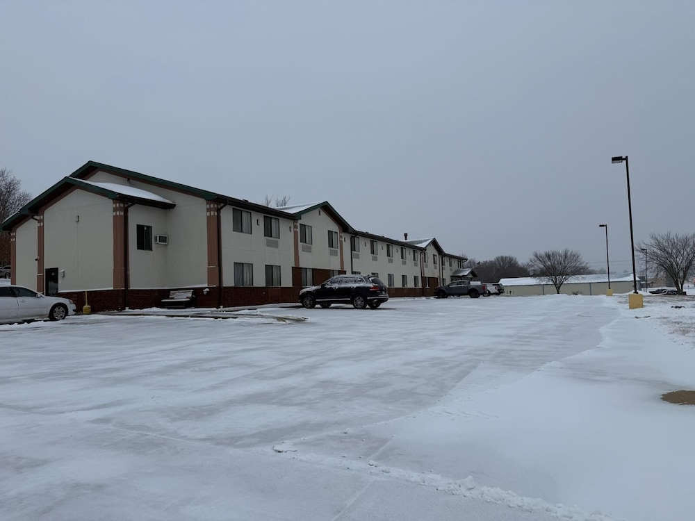 Americas Best Value Inn and Suites-Cassville/Roaring River 39/42