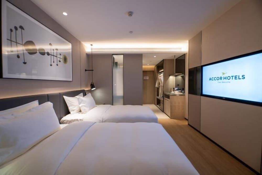 Grand Mercure Wuhan Qiaokou 16/50