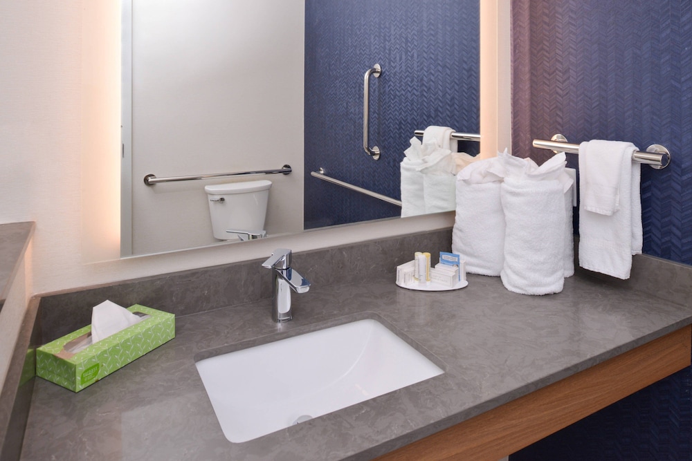 FAIRFIELD INN AND SUITES COLUMBUS GROVE CITY 19/49