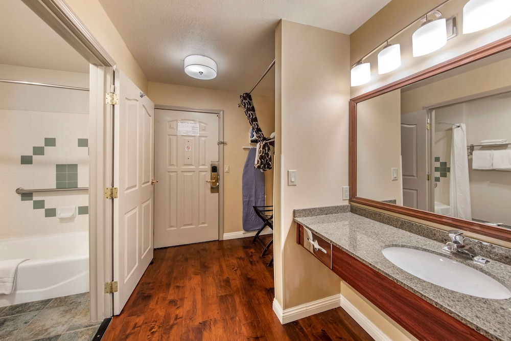 Best Western Plus John Jay Inn & Suites 28/37