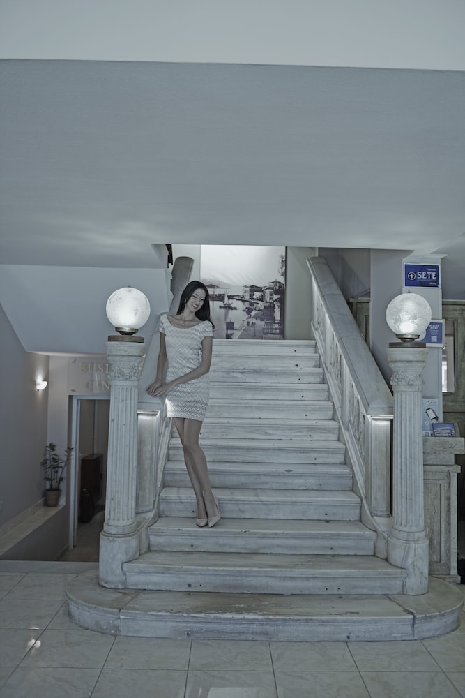 Samos City Hotel 45/69