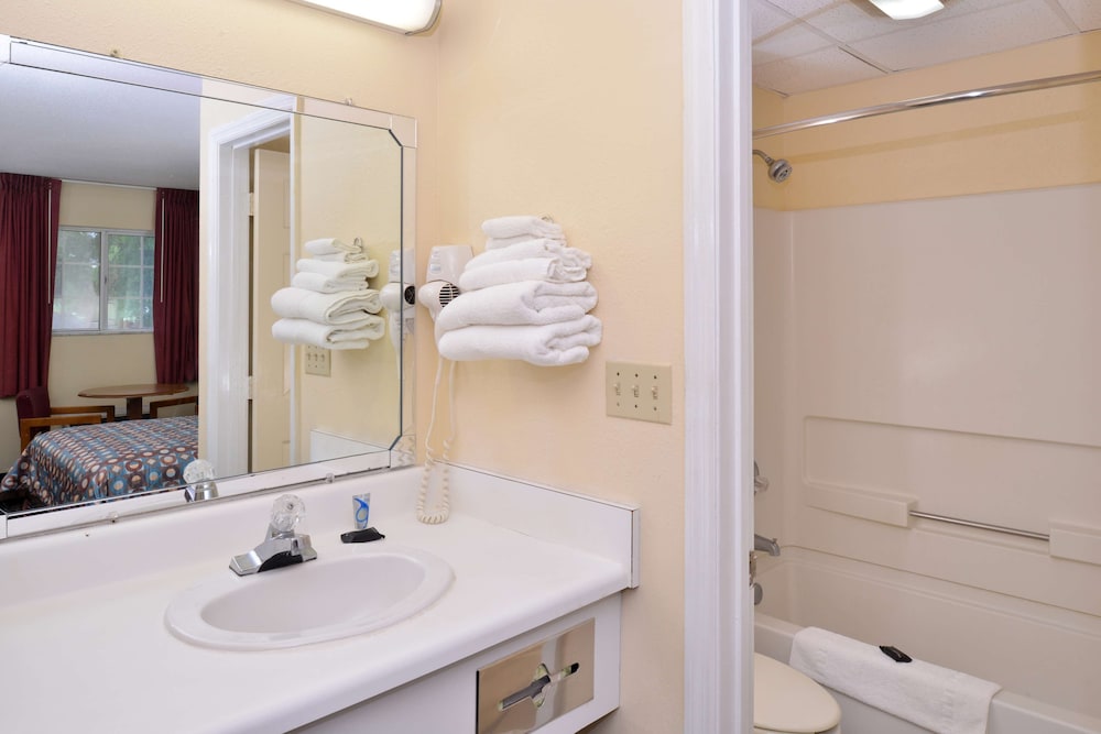 Americas Best Value Inn Edenton 17/36