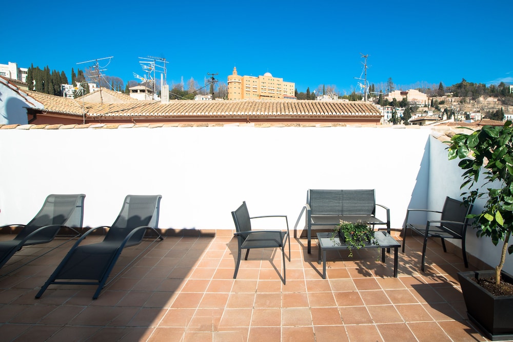 APARTAMENTOS CAMPO DEL PRINCIPE 21/25
