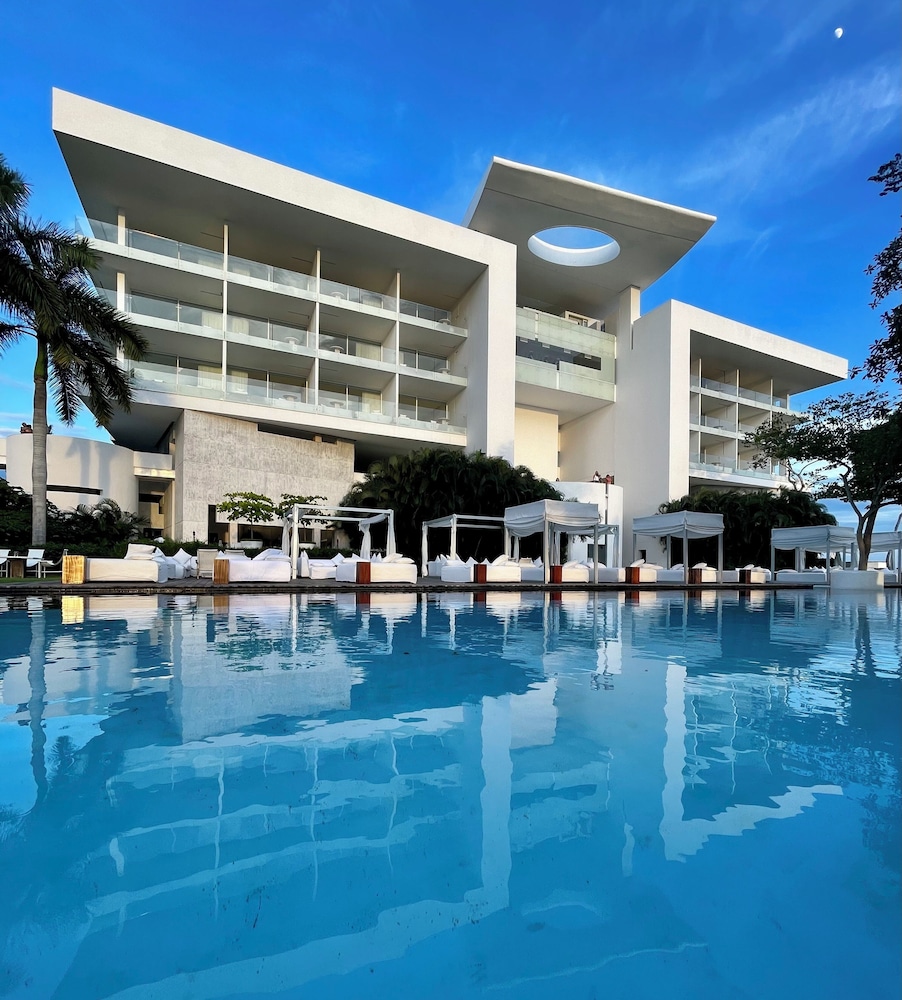 Encanto Acapulco 4/76