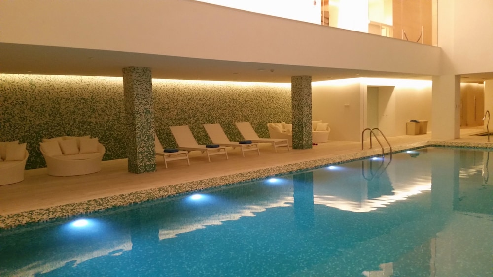 swimming pool spa