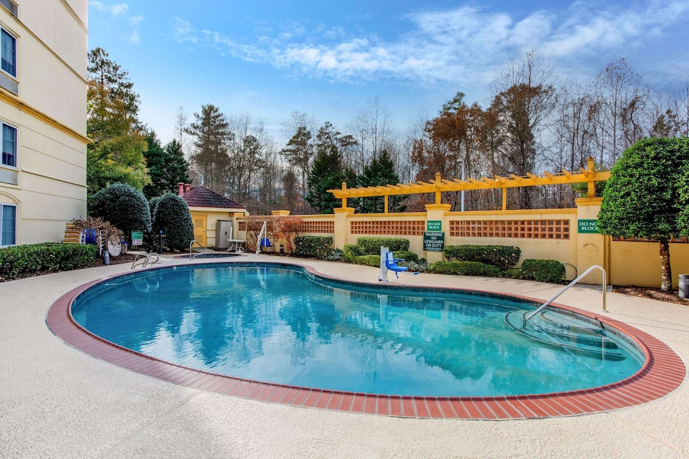 La Quinta Inn Suites Raleigh Crabtree 1/49