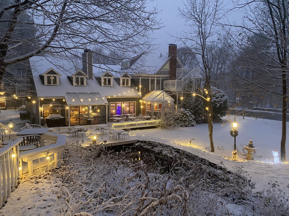 The Cornell Inn, Lenox 63/71