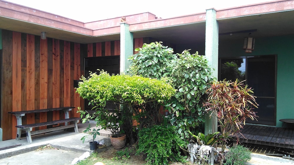 Hotel Hibiscus 5/35
