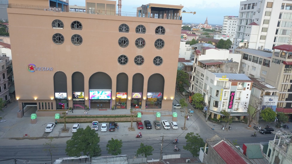Nice Hue Hotel 2/50