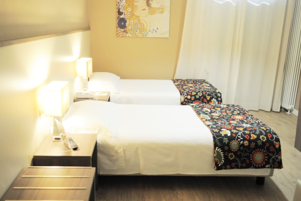 Hotel Maggiore Bologna 10/63