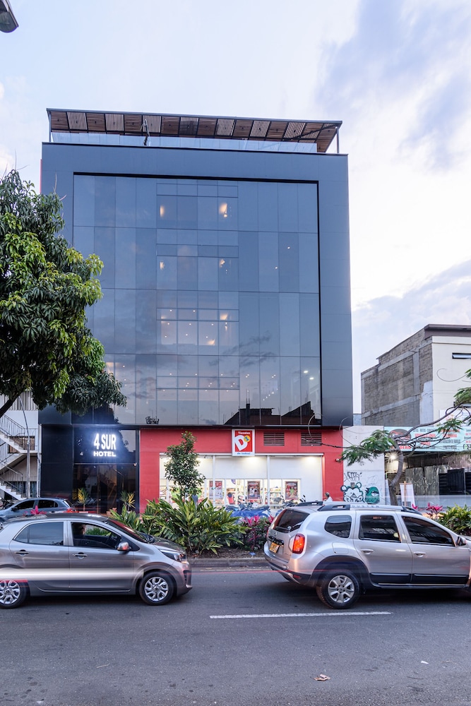 4 Sur Hotel 49/54